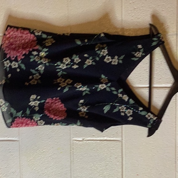 Gorgeous two piece Studio I dainty top with matching jacket for day or evening. - Picture 3 of 12